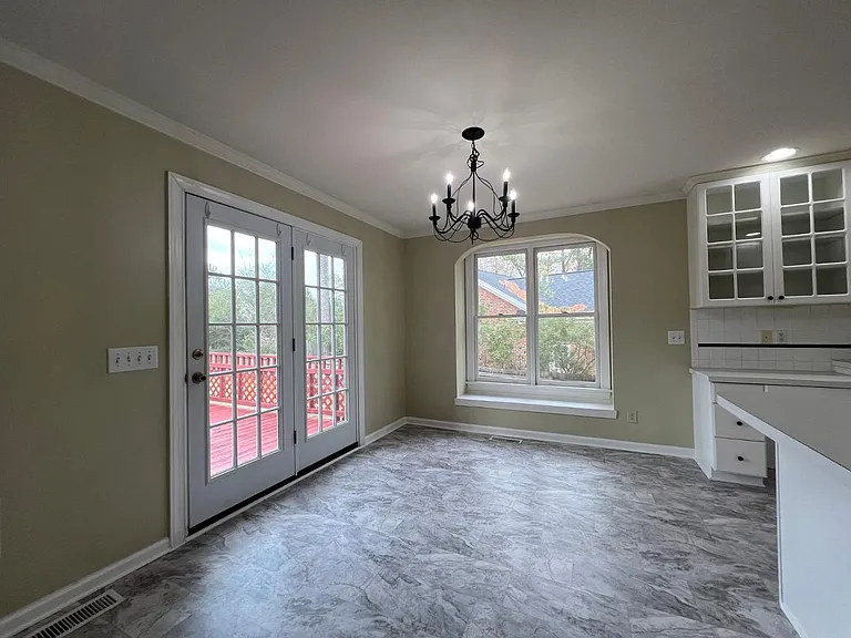 809 Barneswyck Dr — Photo 3