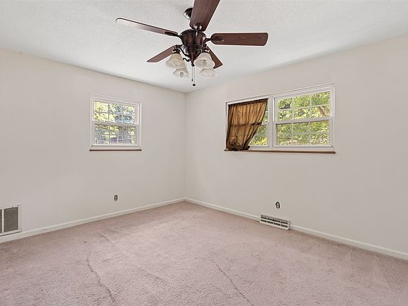 2nd image of 1377 E Jackson Cir