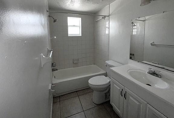 4th image of 4750 40th Ave N #123