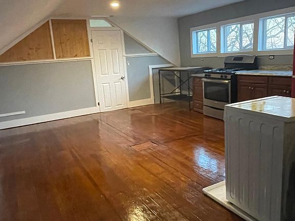 2nd image of 32 South Blvd #2F