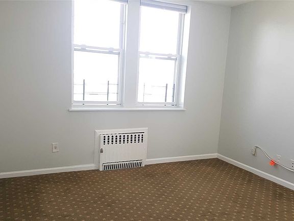 5th image of 302 Longacre Ave APT C4