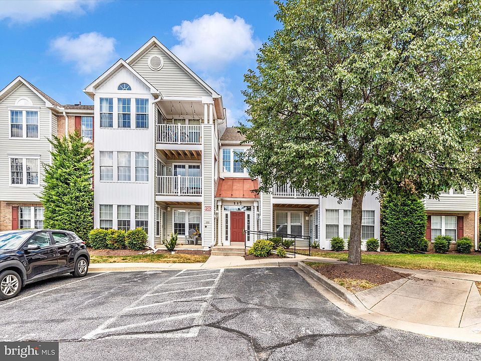 1st image of 902 Blue Leaf Ct #8-2D