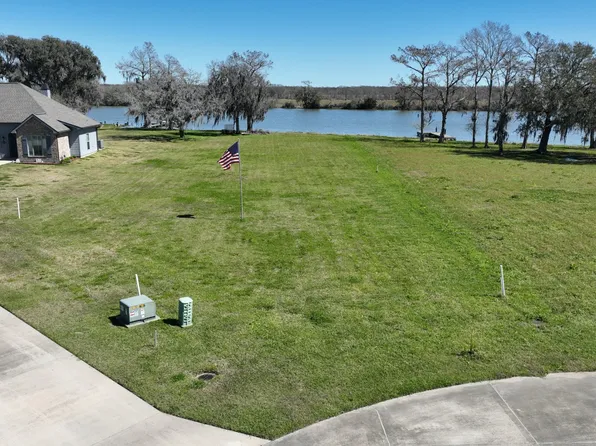 143 River Oaks Dr, Patterson, LA 70392