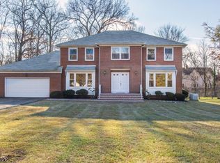 18 Nina Dr, East Hanover, NJ 07936