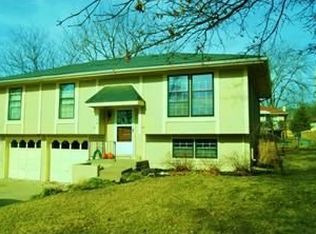 1712 Evergreen St, Leavenworth, KS 66048