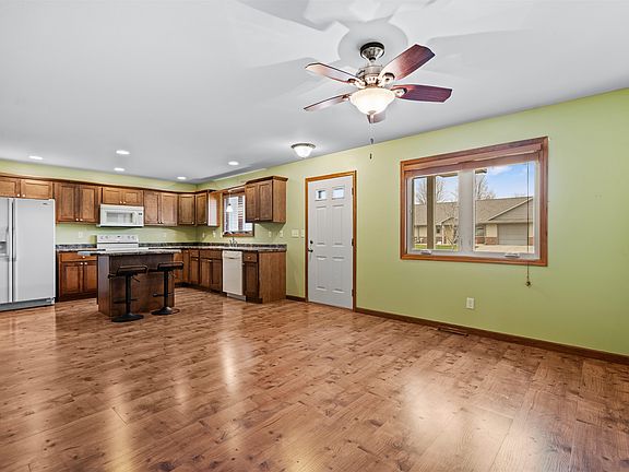 2nd image of 602 Meadowland Ct Unit C