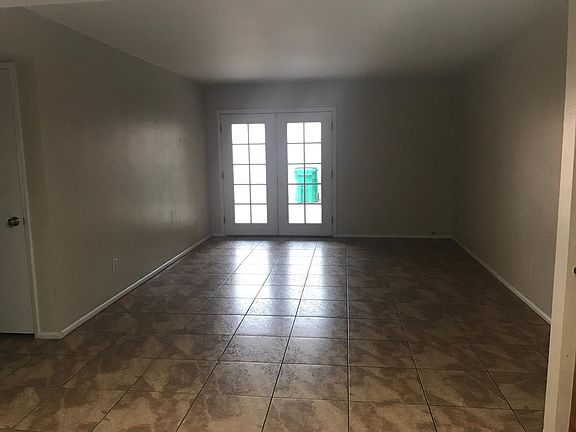 5th image of 201 Bahia Ln W