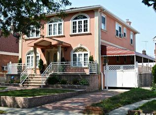 8336 258th St, Glen Oaks, NY 11004