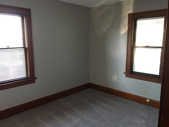 5th image of 1115 S Helen St
