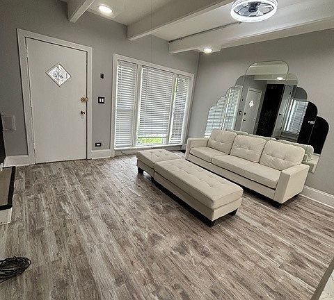 5th image of 9344 S King Dr
