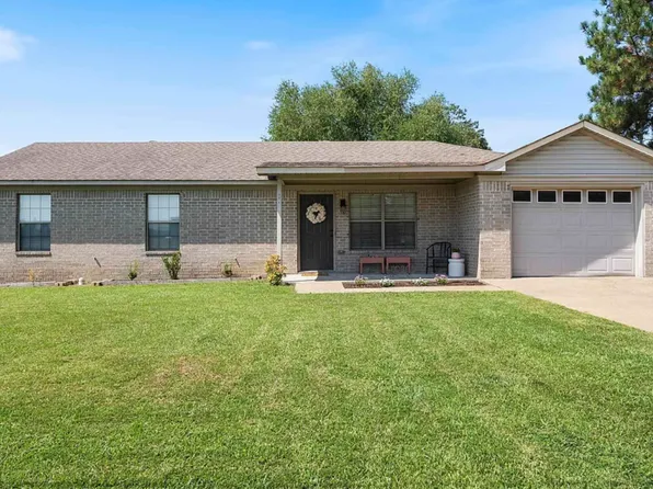 71 N Church St, Vilonia, AR 72173