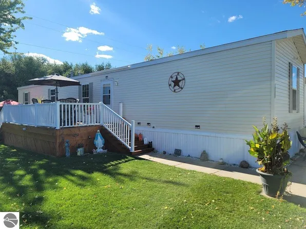 3331 Lassie Dr, Alma, MI 48801