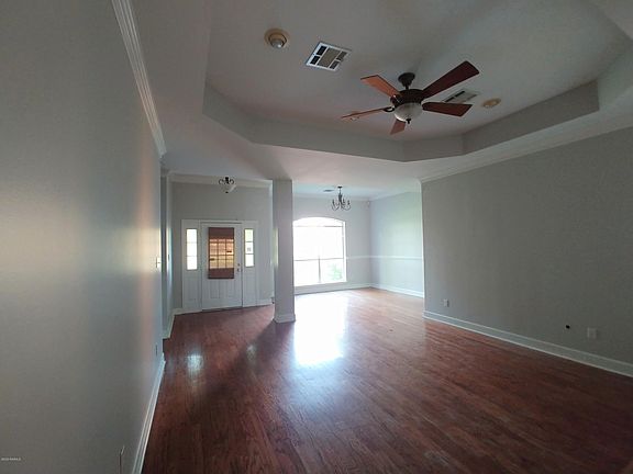 3rd image of 127 Ashford Ln