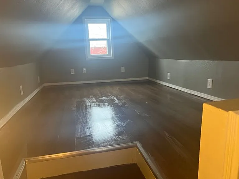 1700 W Chestnut St — Photo 12