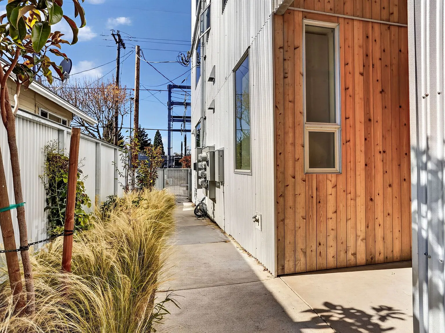 7480 N Delaware Ave - Modern North Portland Living — Photo 3