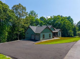 25 W River Run Dr, Franklin, NC 28734