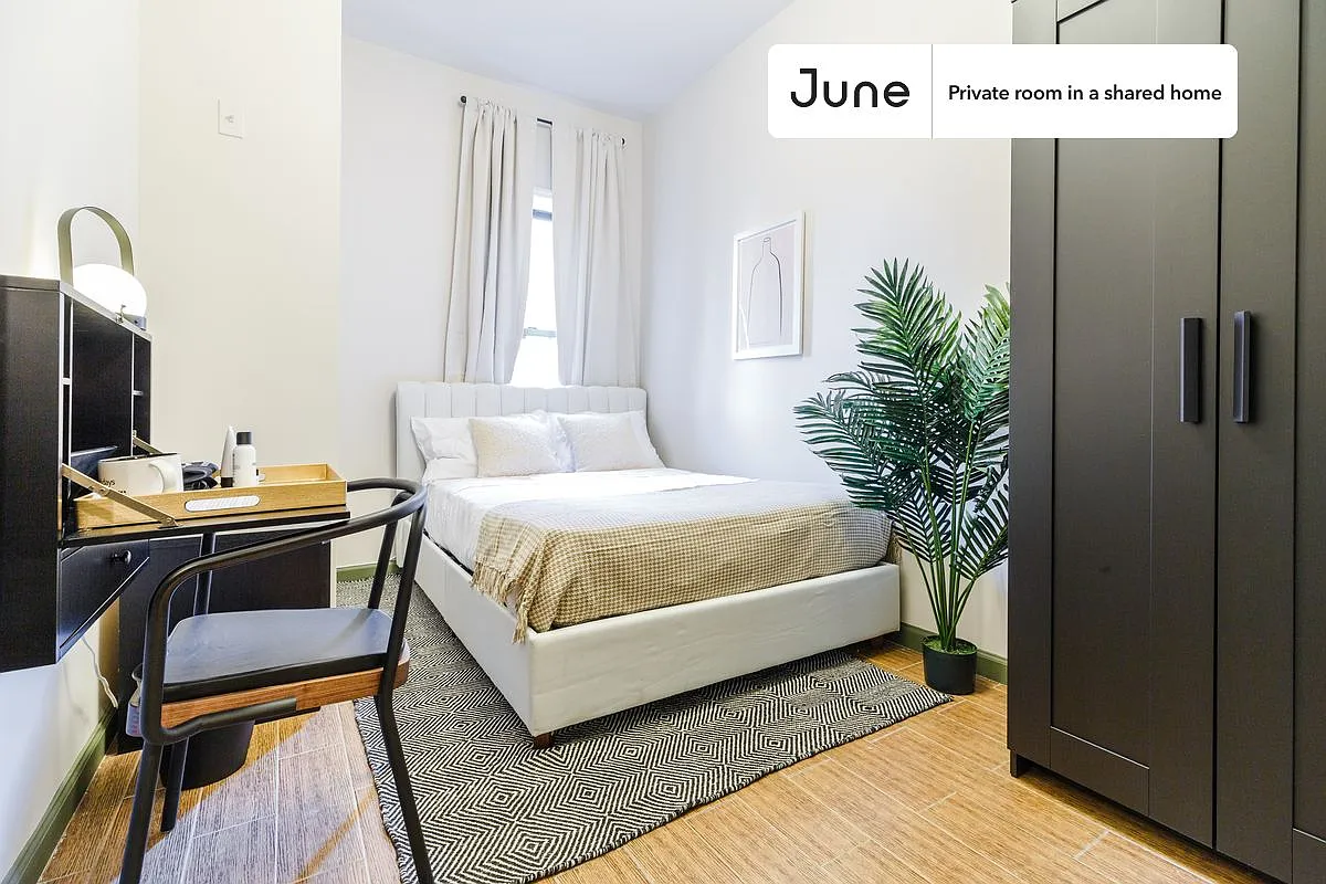 Full bedroom in 3 bed/1 bath home in Chinatown #264 C — Photo 1
