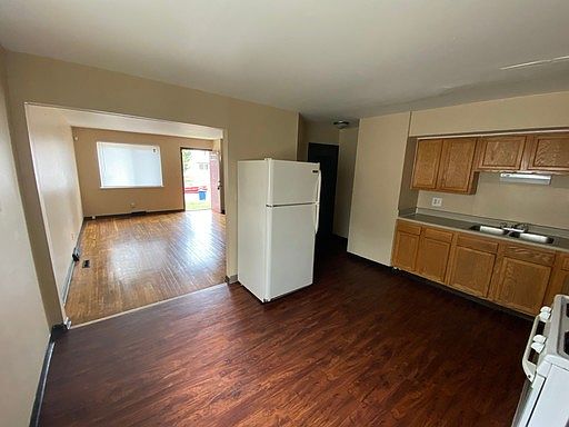 4th image of 2046 Grasmere Ave
