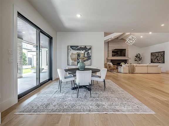 5th image of 15613 Woodleaf Ln