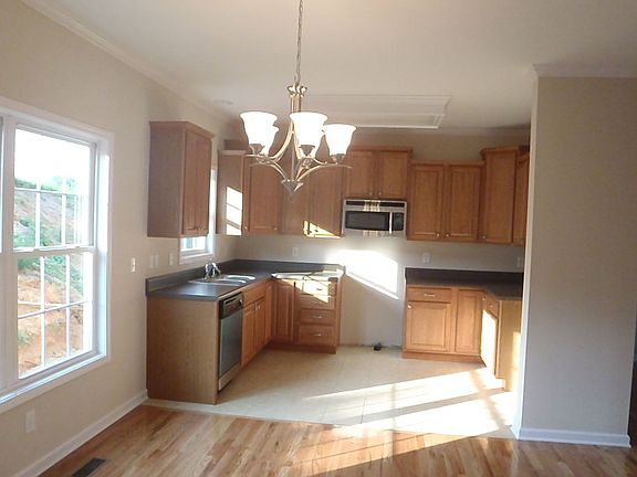 4th image of 632 Saint Andrews Dr