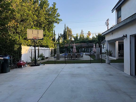 backyard with Basketball hops