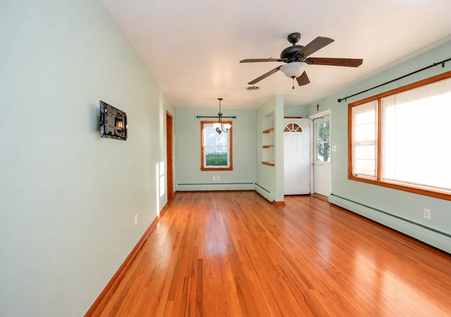 Charming Elizabethtown Home with Hardwood Floors, Finished Lower Level & Spacious Backyard — Photo 4