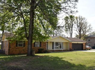 8240 Oxford Dr, Hixson, TN 37343