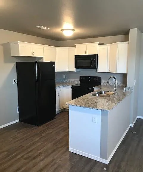 604 SW Loudon Dr #1 — Photo 7