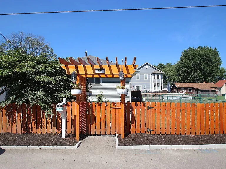 32 Lakeside Ln — Photo 2