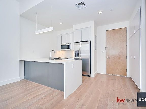 3rd image of 271 W 125th St APT 205
