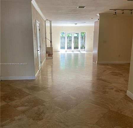 4th image of 3156 Plaza St #3156