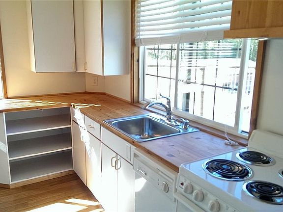 4th image of 23306 Marine Dr #B