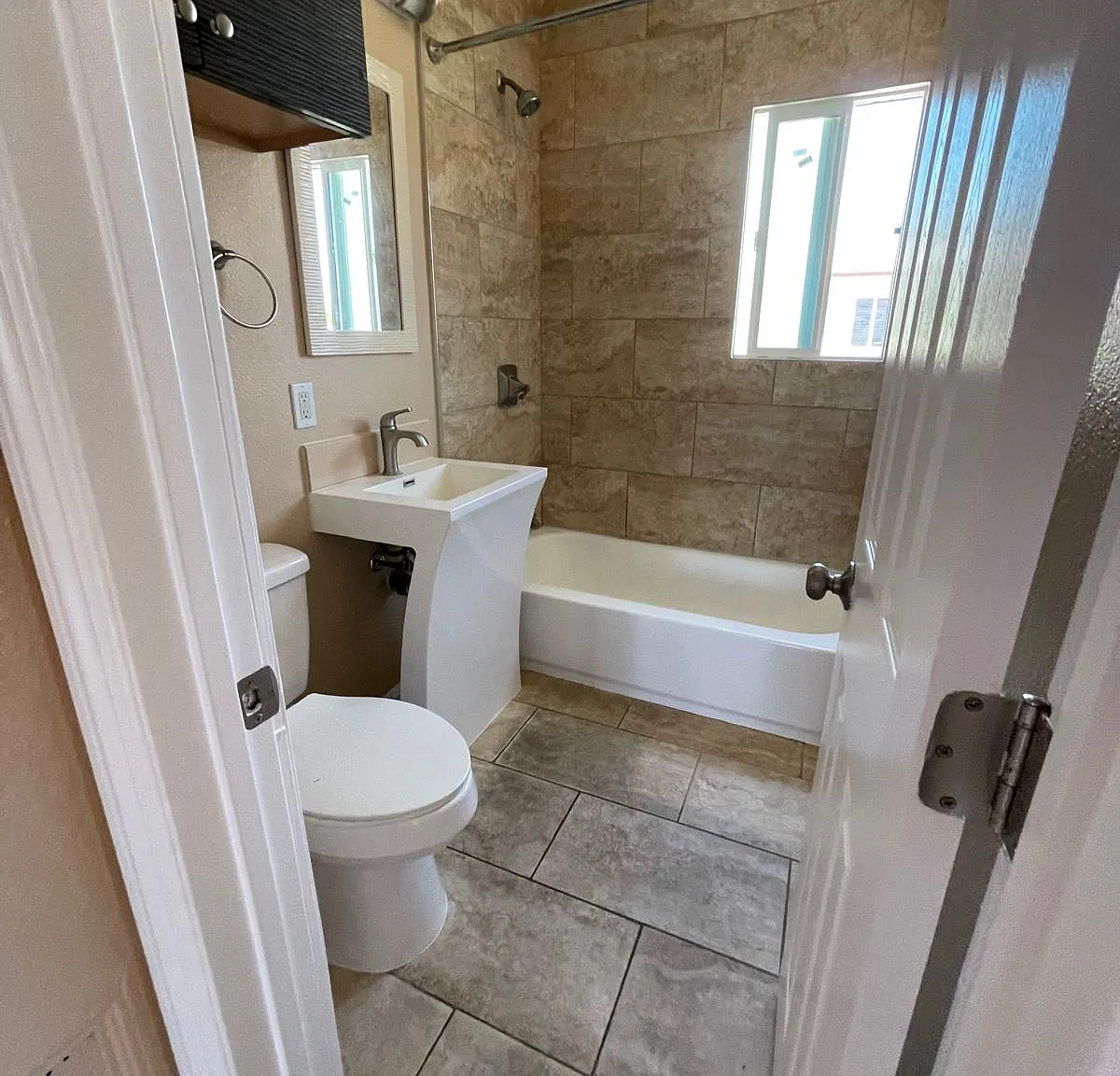 2 bed, 765 sqft, $2,300 — Photo 4