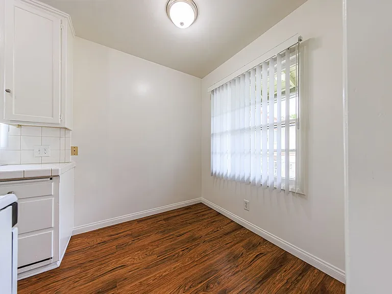 650 W Wilson Ave — Photo 23