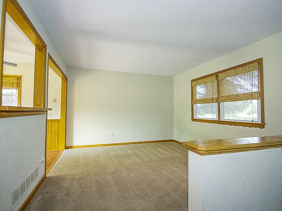 5th image of 4915 Saville Ct