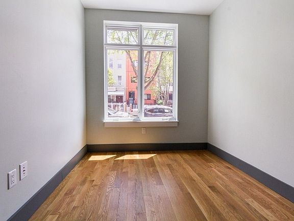 4th image of 27 Woodbine St #4F