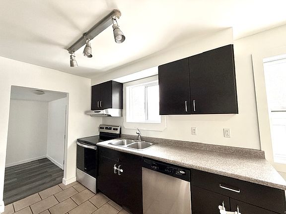 4th image of 650 Victoria St