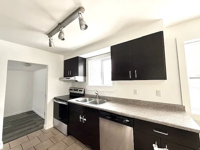 650 Victoria St #MAIN FLOOR — Photo 4