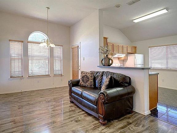 2nd image of 7334 La Flor Ln #7334