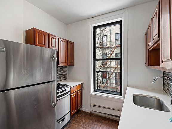4th image of 1407 Fulton St #3A
