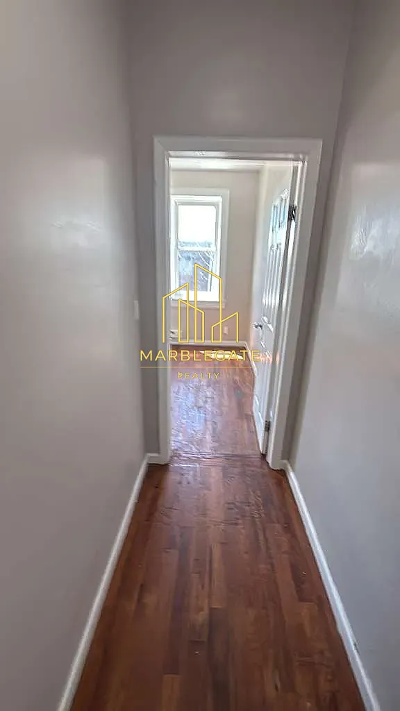 3 bed, 1050 sqft, $2,200 — Photo 1
