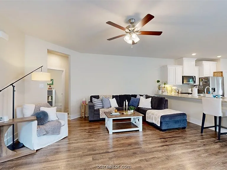 918 Fork Ct — Photo 2