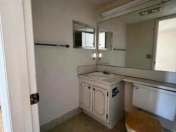 4th image of 262 Farnham Court #262