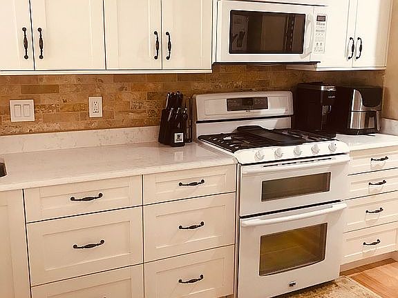 5th image of 4060 Morningview Ct