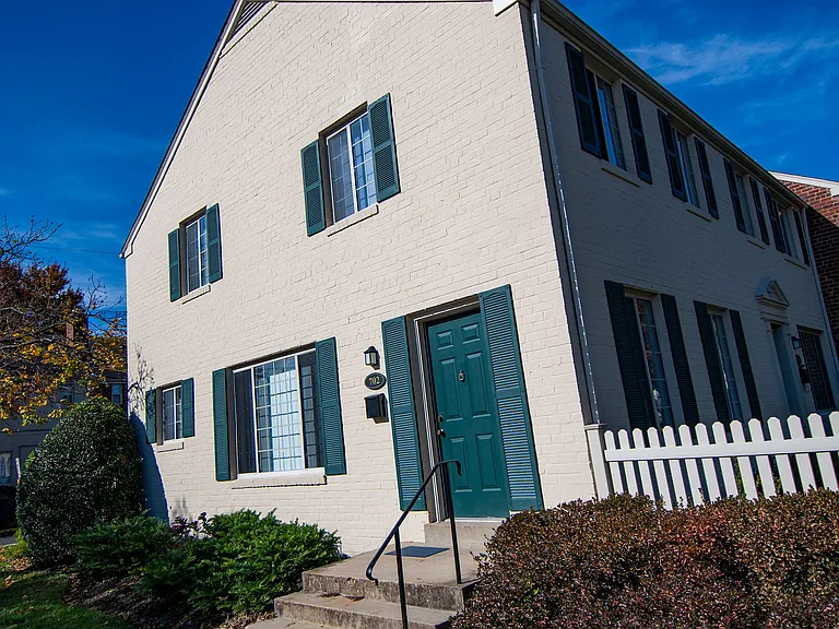Brookville Townhomes Exterior 11