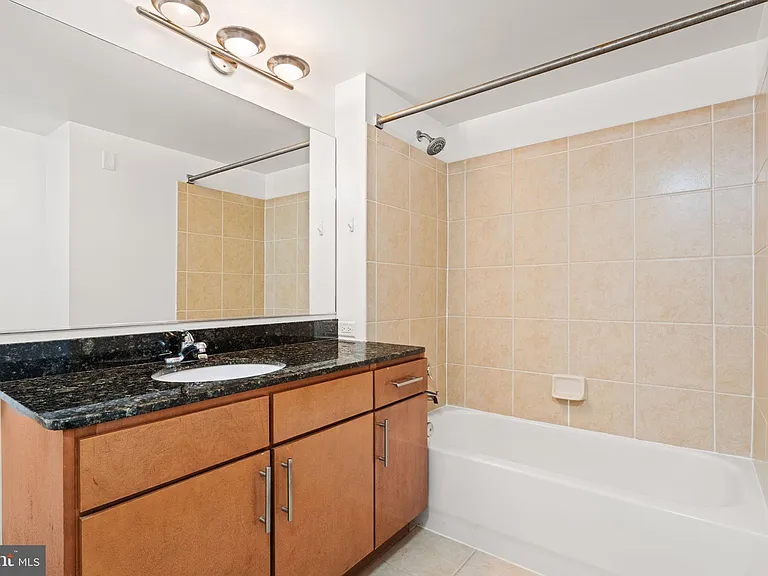 915 E St NE #505 — Photo 6