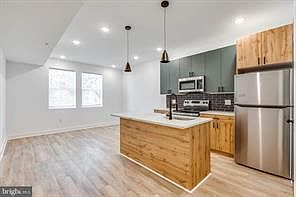 5th image of 2348 N Park Ave #3