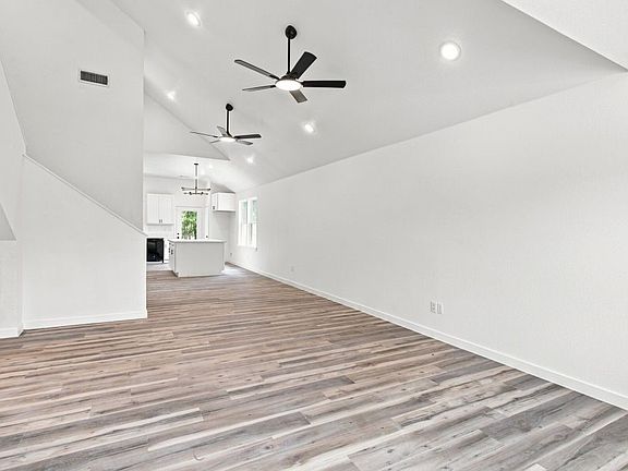 5th image of 106 E Miller St