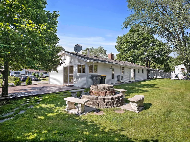 8 Carver Rd — Photo 33