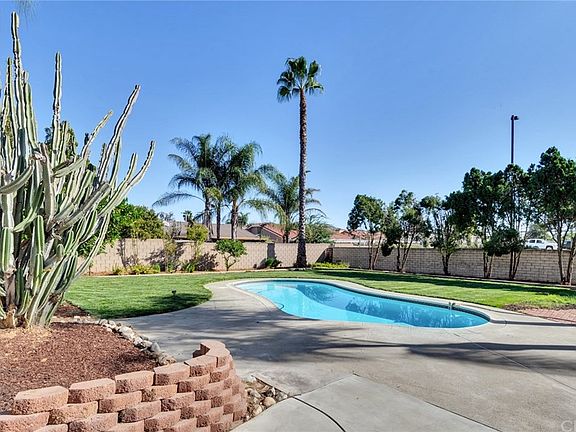 3rd image of 24611 Cactus Ave